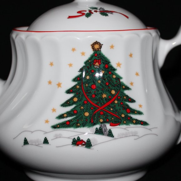 Kopin Christmas Pleasure Teapot | Vintage Christmas Tea Pot - Picture 2 of 12